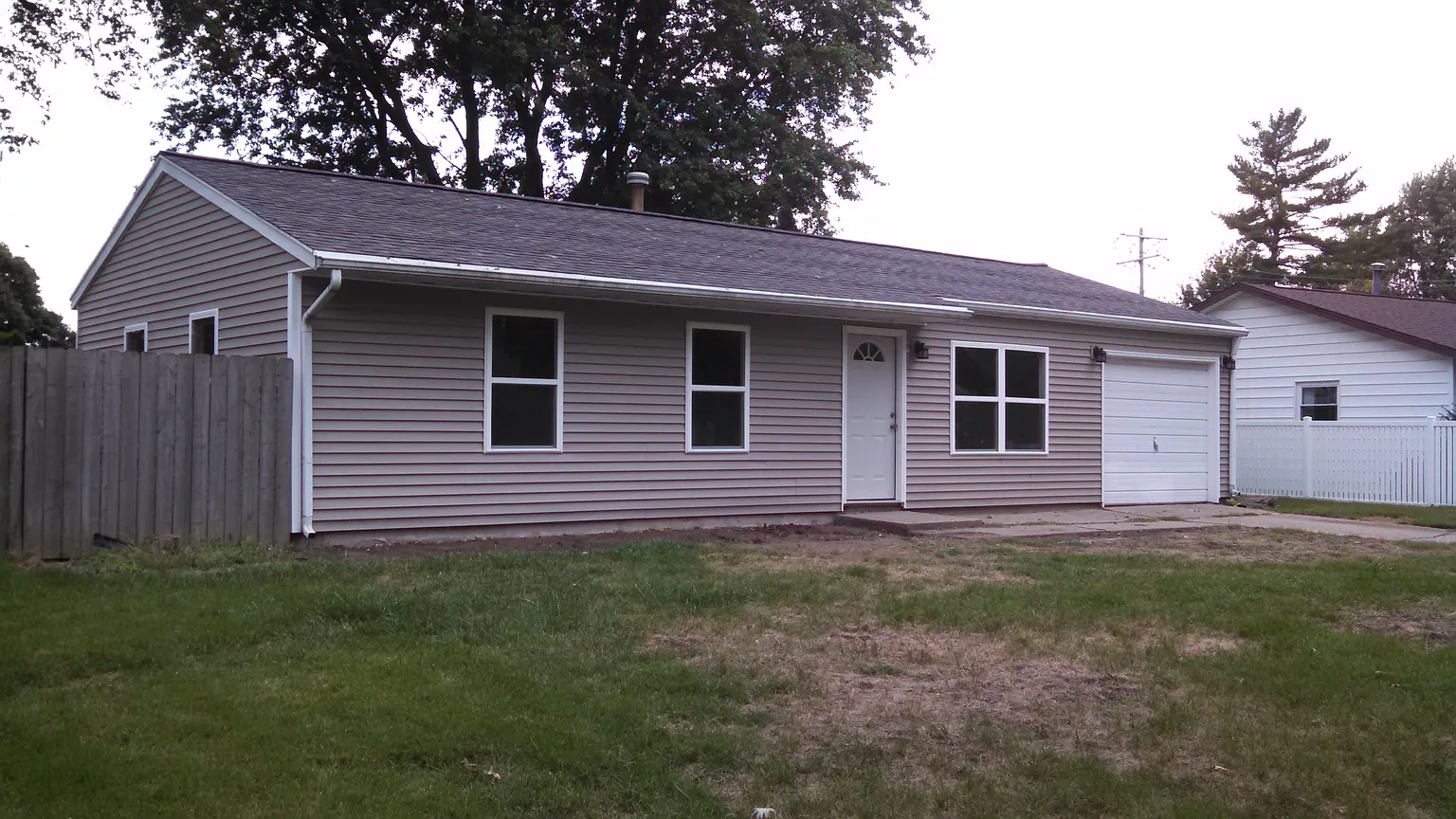 1107 Hollycrest Dr photo 1