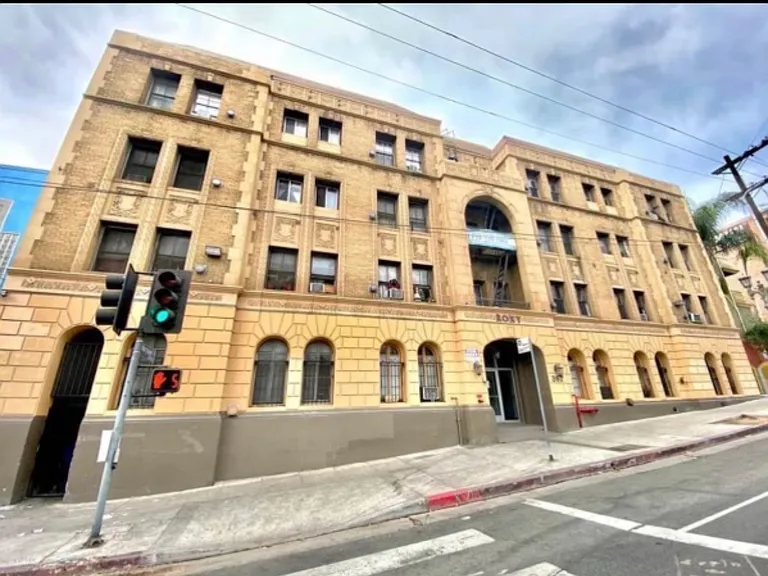 357 S Alvarado St — Photo 22