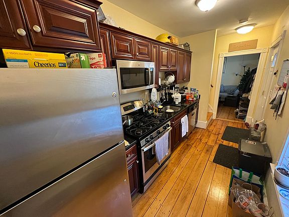 3rd image of 6 White Street Pl #R