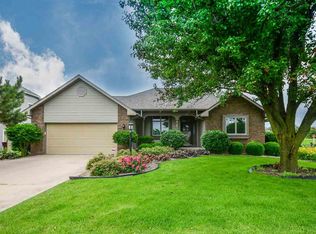 7416 N Radnor Rd, Peoria, IL 61615