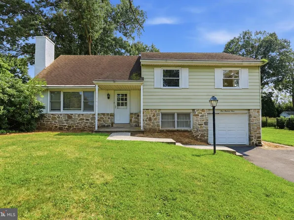 403 Merion Dr, Newtown, PA 18940
