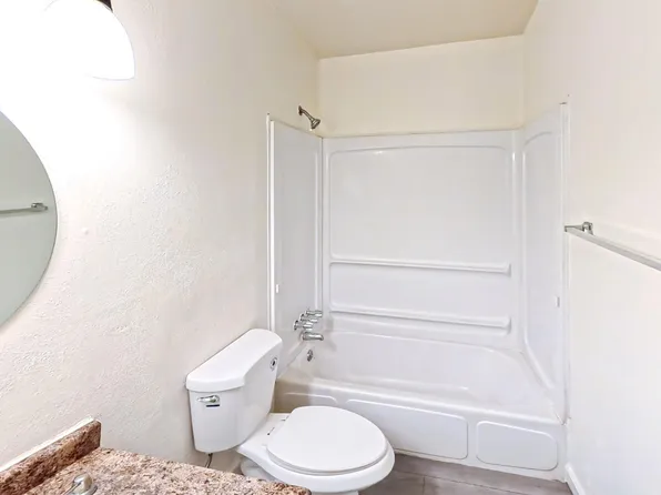 1124 Helm Ave #B, Clovis, CA 93612