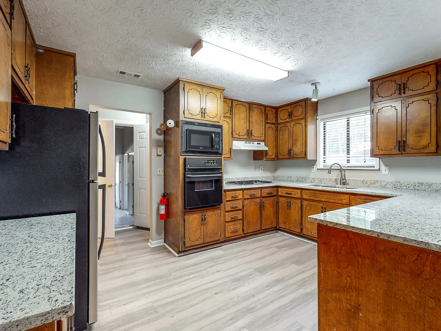 4 bed, 3.5 bath, 1863 sqft, $676 — Photo 4