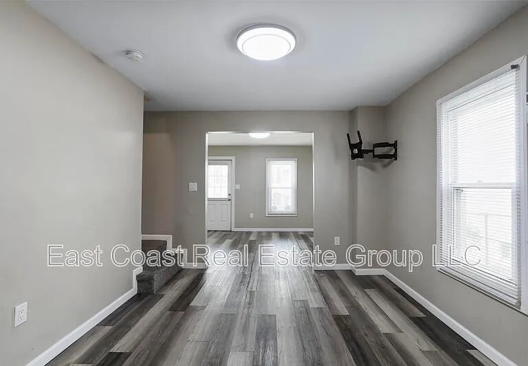 812 Dale St — Photo 6
