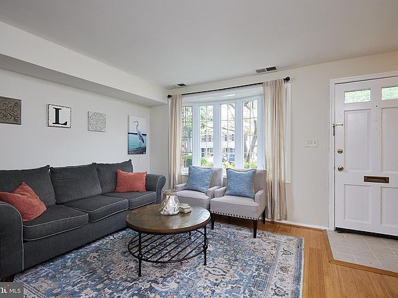 5th image of 644 Azalea Dr #3-644A