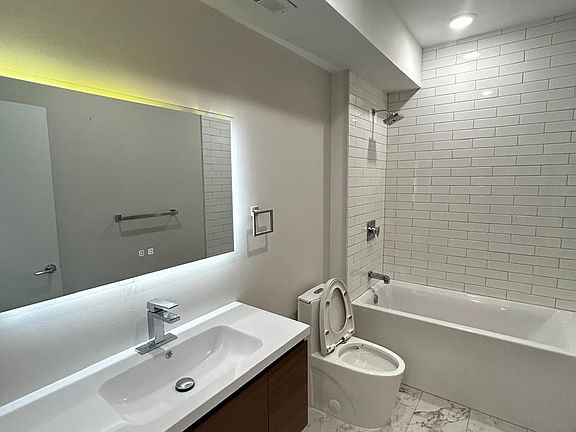 5th image of 401 E Walnut Ln #107