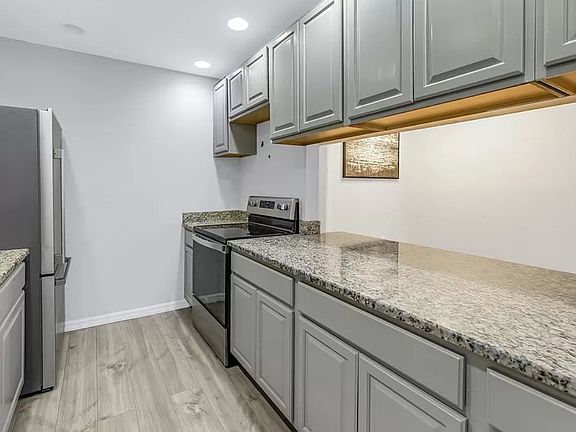 4th image of 251 SW Lincoln Cir N APT 3212