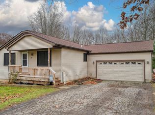 414 Pond St, Pinckney, MI 48169