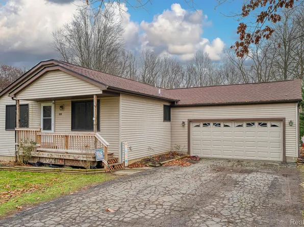 414 Pond St, Pinckney, MI 48169