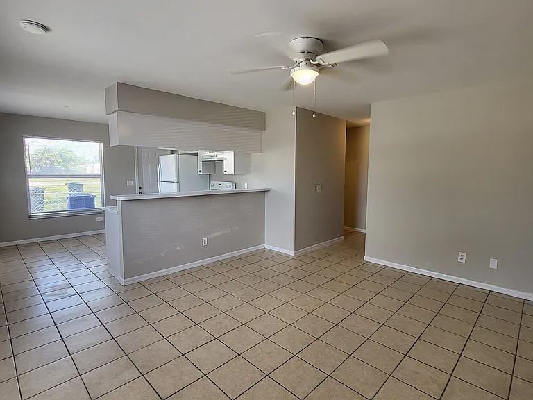 2145 Pauldo St — Photo 3