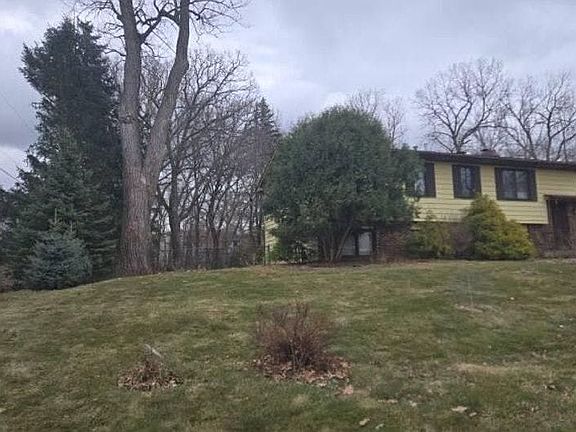 3rd image of 488 Crestview Dr S