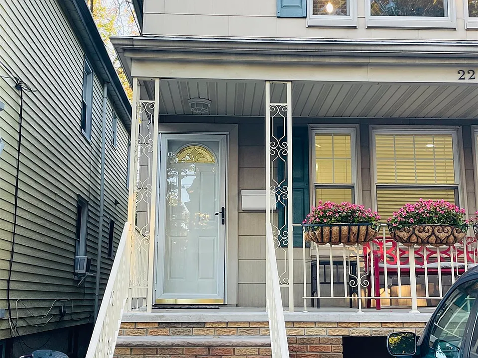 22 W 35th St #1