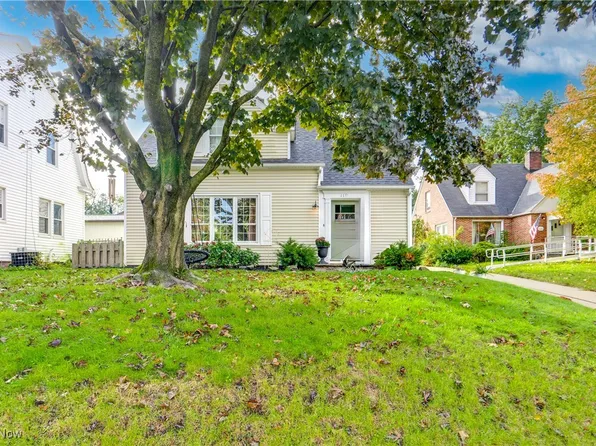 1126 Colonial Blvd NE, Canton, OH 44714