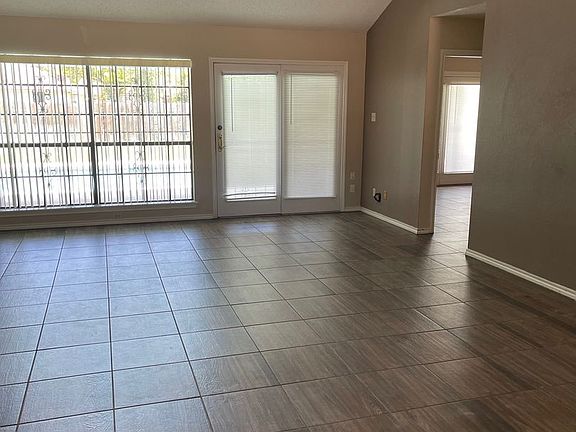 3rd image of 3009 Pelican Ave #1