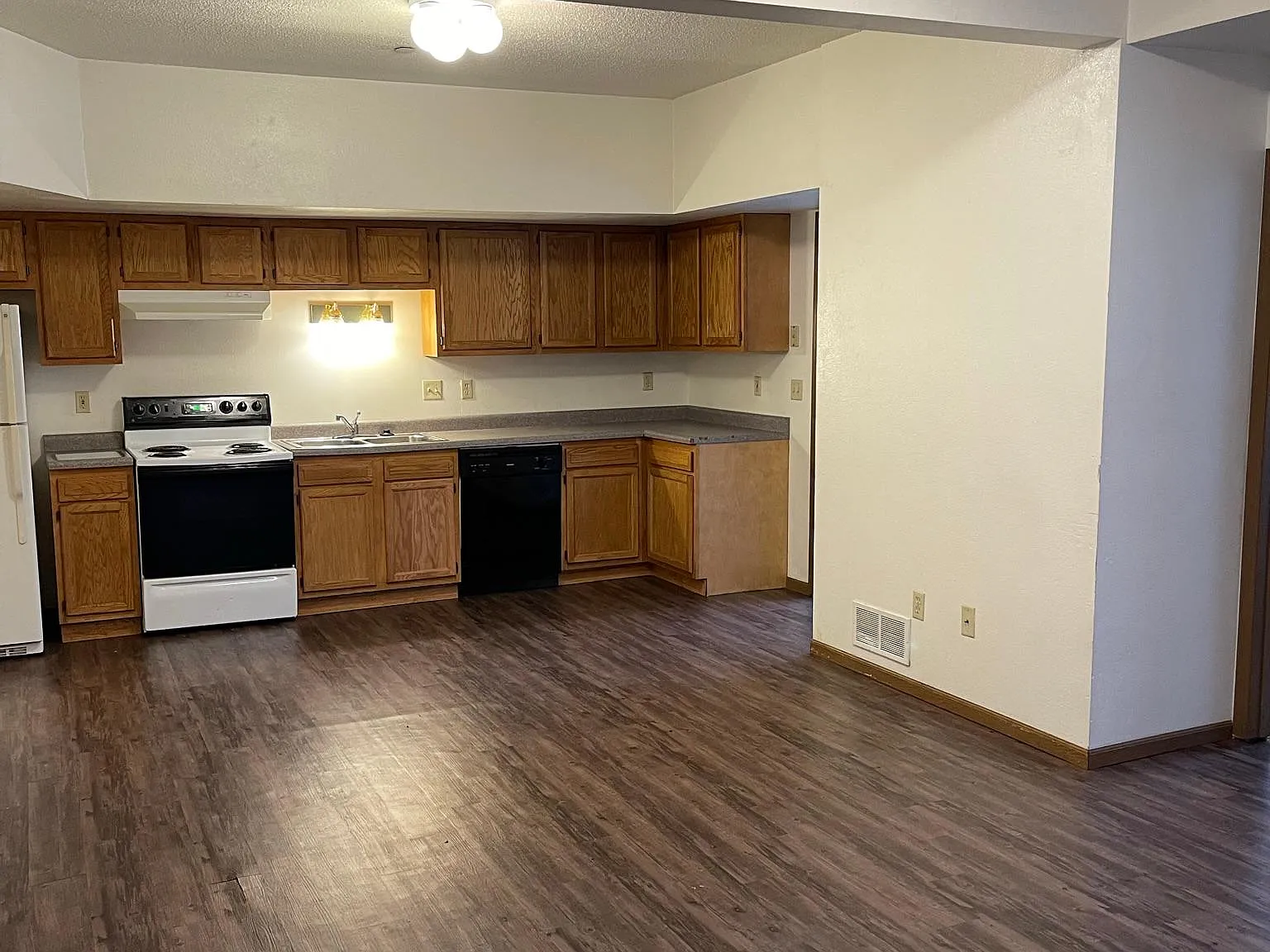 221 Iowa Ave — Photo 4