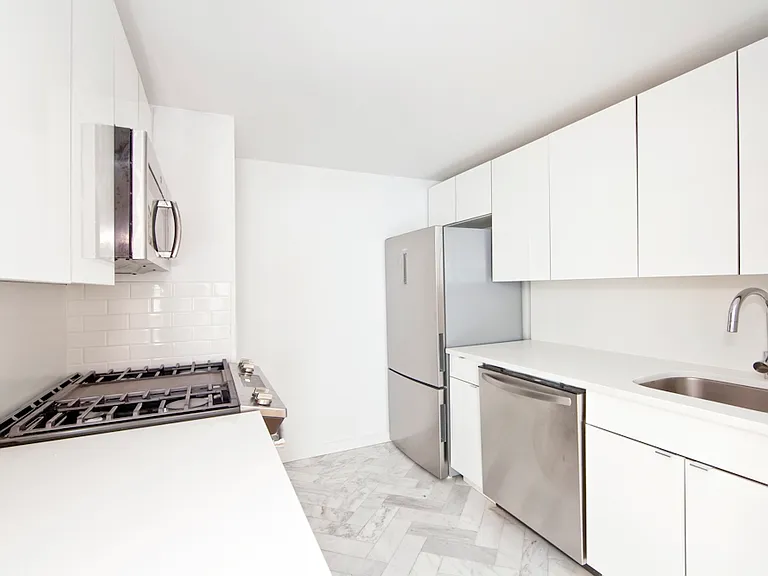 342 E 8th St #7K — Photo 6
