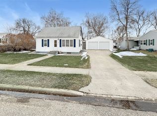 608 3rd St SE, Rugby, ND 58368