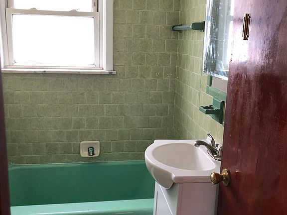 5th image of 216 Sunbury St #1