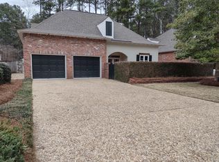 4 Moss Point Rd, Hattiesburg, MS 39402