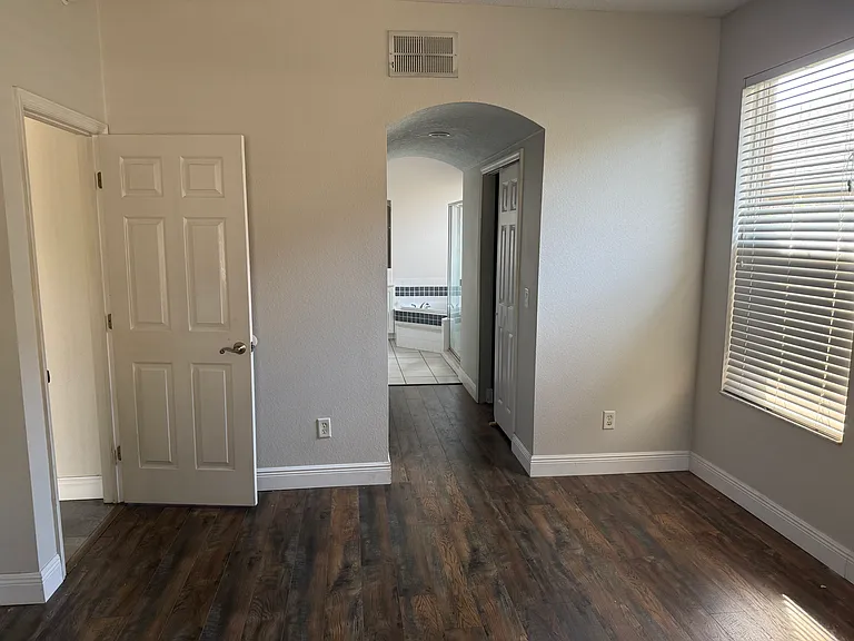 720 Pickfair Ter — Photo 8