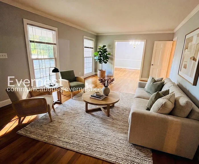 570 Hawkins Dr — Photo 5