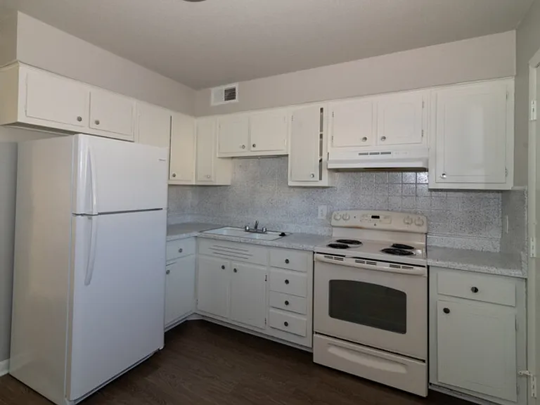 6602 Lancaster Rd — Photo 1