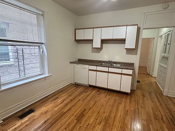 2nd image of 1958 W Waveland Ave #1