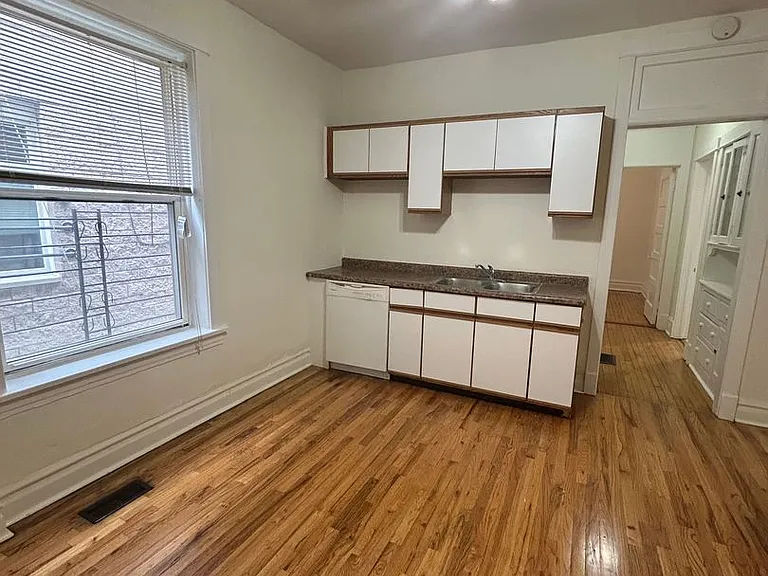 1958 W Waveland Ave #1 — Photo 2