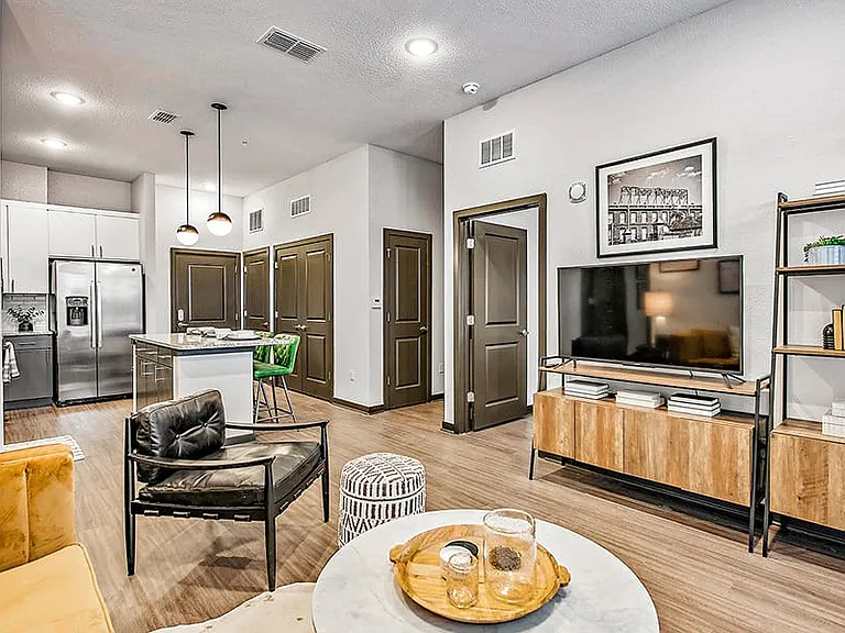 Cortland Santos Flats — Photo 3