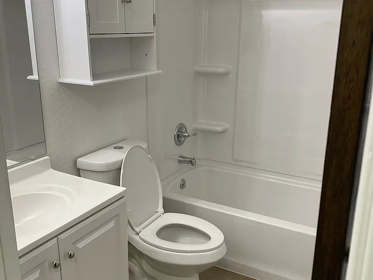 Full bath upstairs