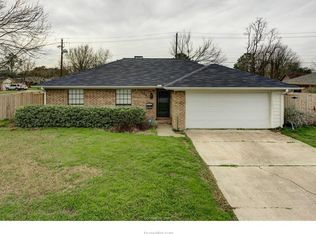 3901 Windwood Cir, Bryan, TX 77802
