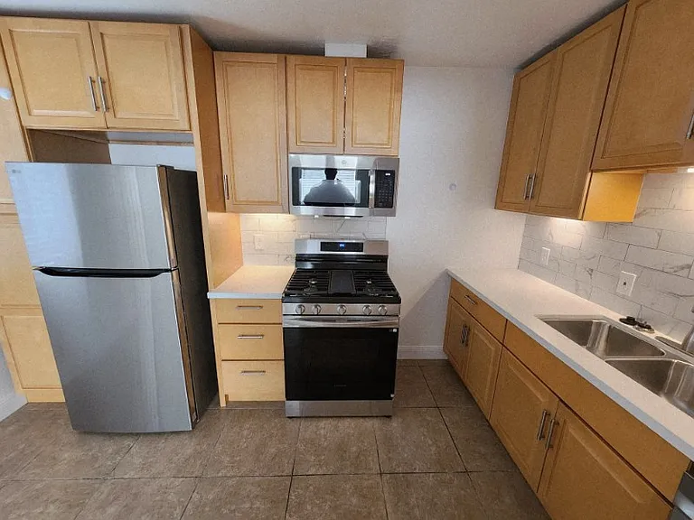 229 Tennessee St #D — Photo 7