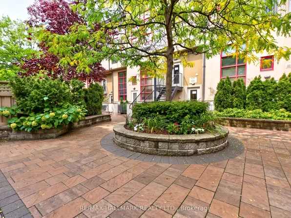 21 Earl St #103, Toronto, ON M4Y 3C8