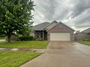 333 N Cold Harbor Ave, Fayetteville, AR 72704