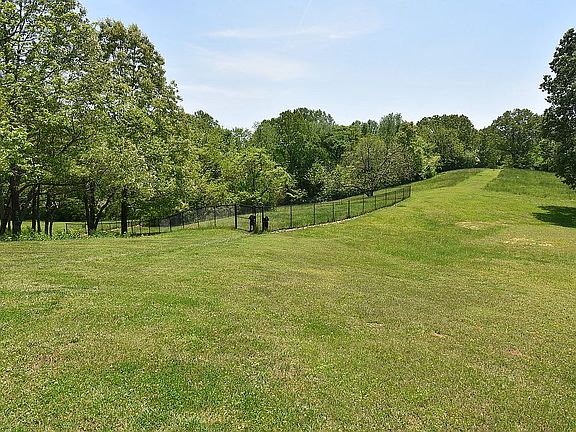 5th image of 701 Parkhill Rd