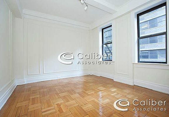 4th image of 105 W 55th St APT 5A