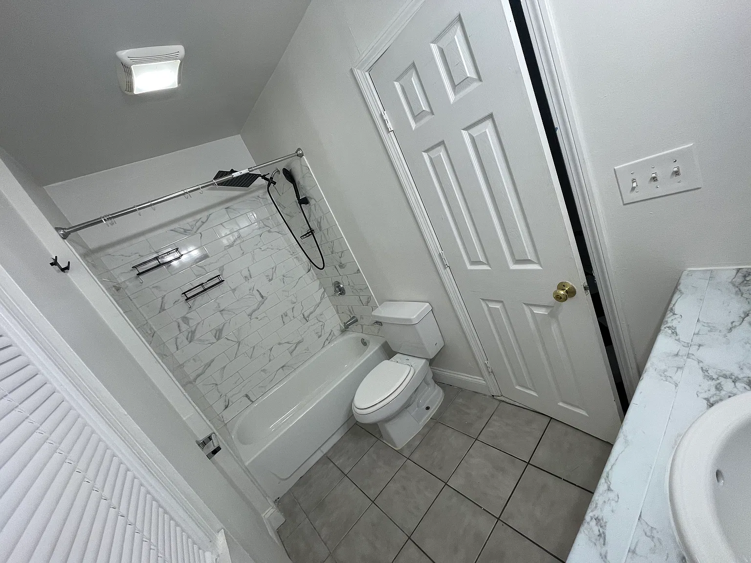 46 Mary Ave — Photo 2