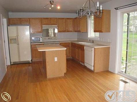 04 Kitchen.JPG