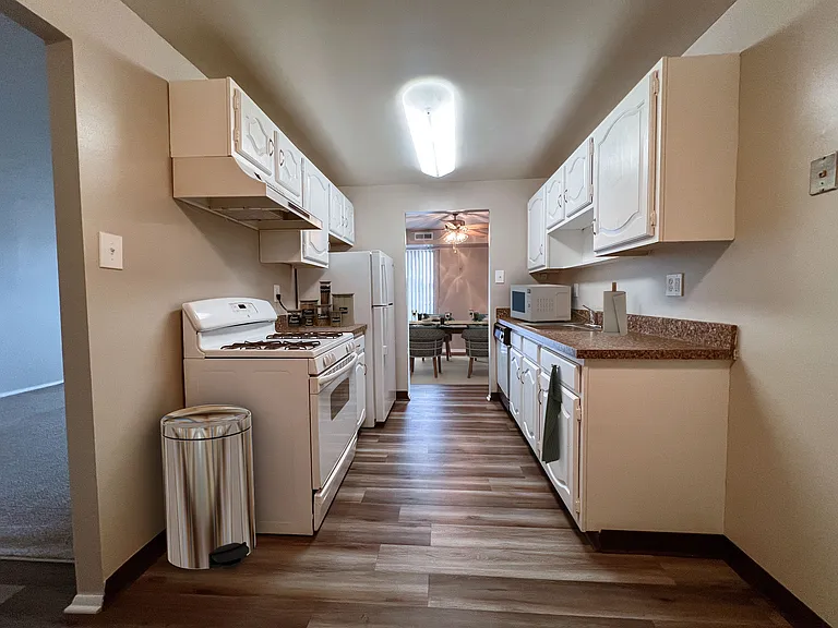 Huntington Green Apartments — Photo 36