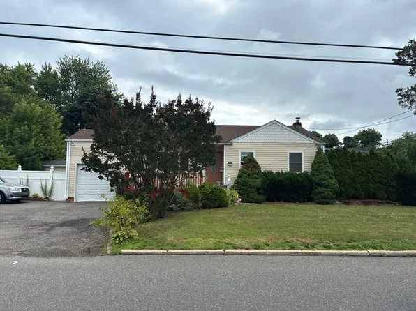 245 Jefferson Ave, Brentwood, NY 11717