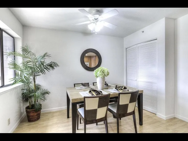 308 Hackamore Ln — Photo 8