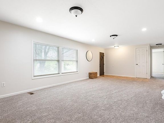 3rd image of 38757 Hedge Ln
