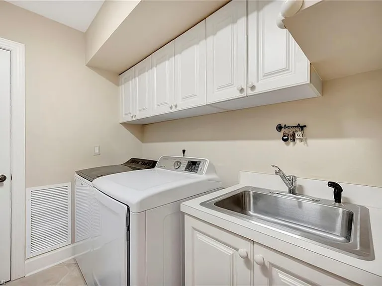 1004 5th St S #502 — Photo 32