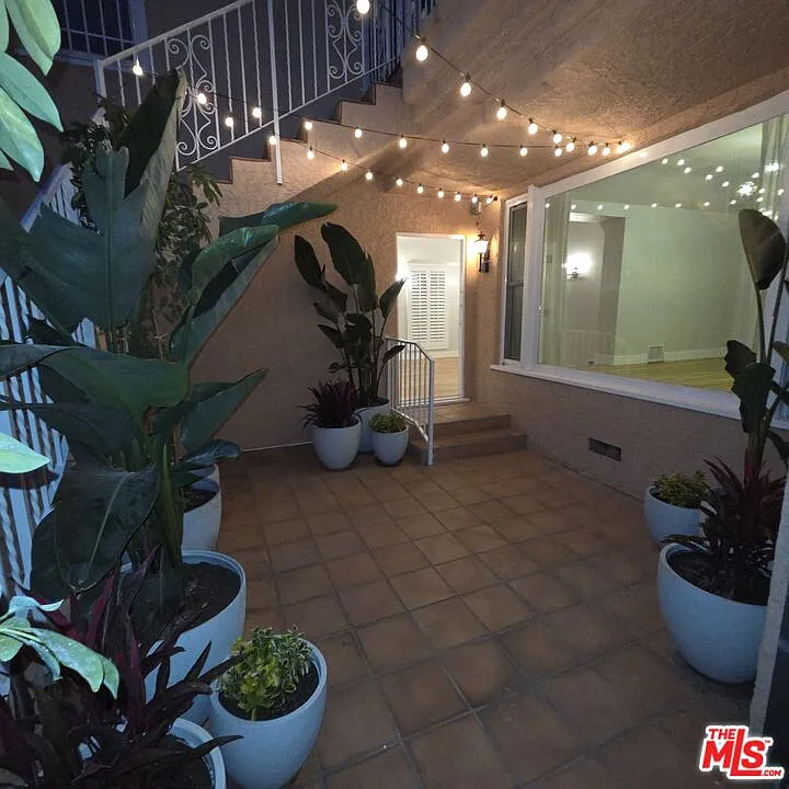 4 bed, 3.0 bath, 2000 sqft, $8,999 — Photo 3