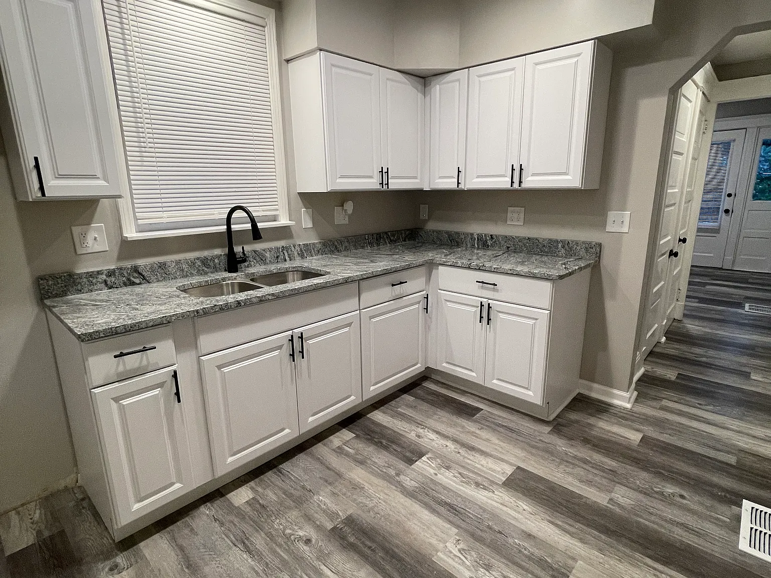 5 bed, $3,000 — Photo 2