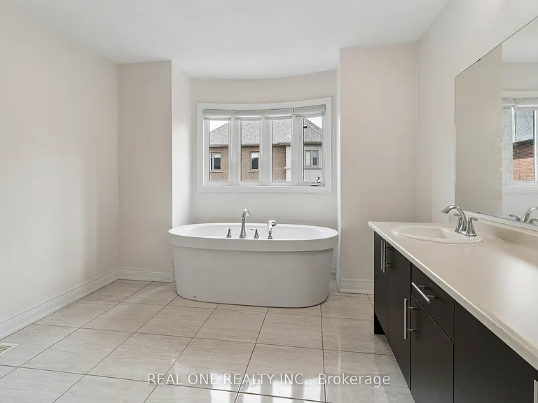 19 Rivoli Dr — Photo 47