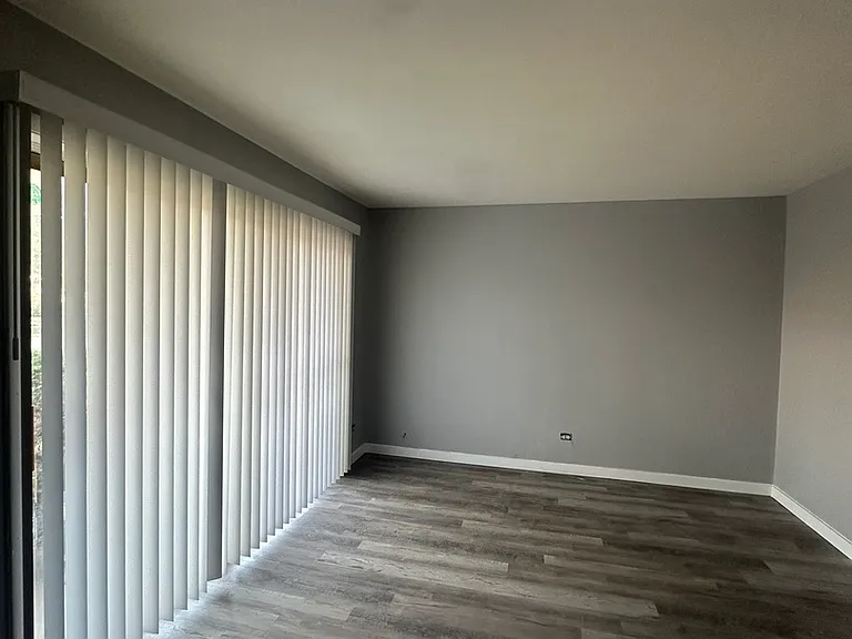 1015 E 150th Pl #3E — Photo 3