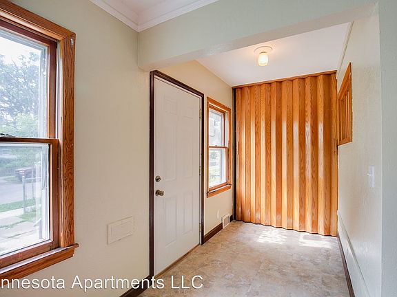 5th image of 2718 James Ave N