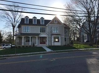 802 Cottage St SW, Vienna, VA 22180