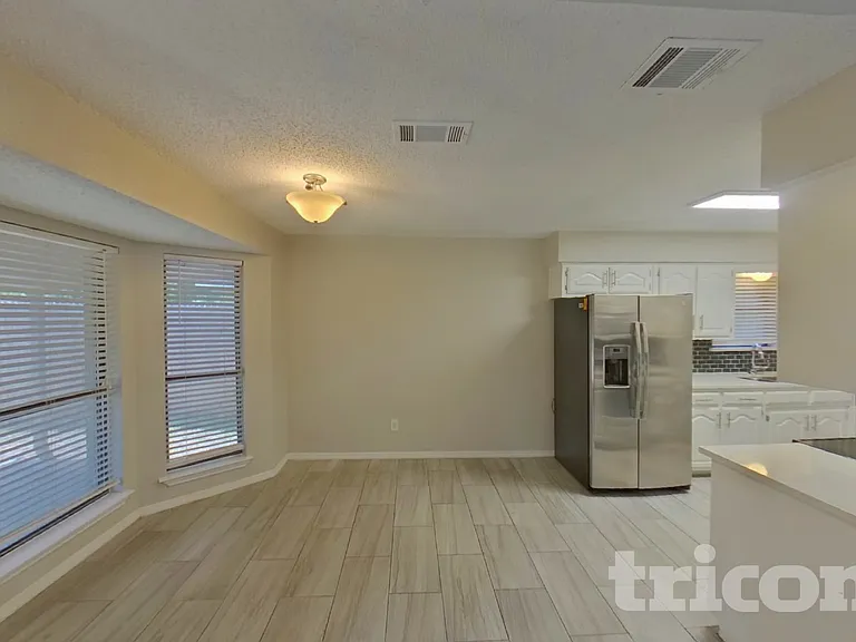 3910 Lillie St — Photo 5